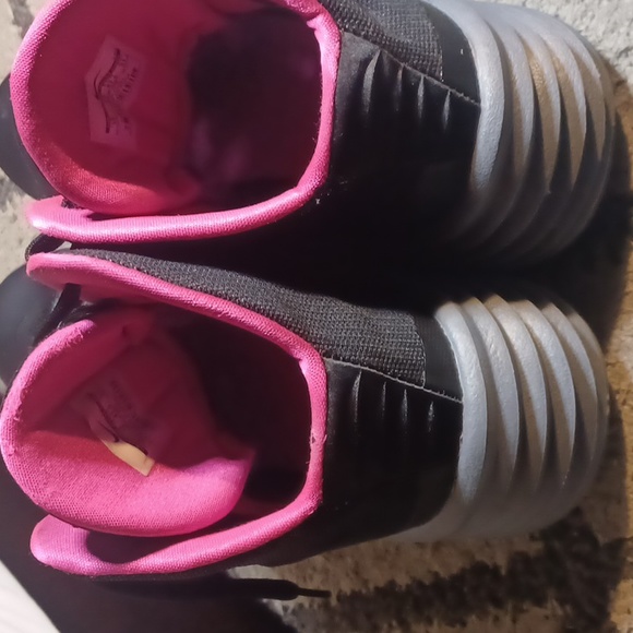 Nike Hyperdunk 2013s in Black and Pink - Picture 5 of 8